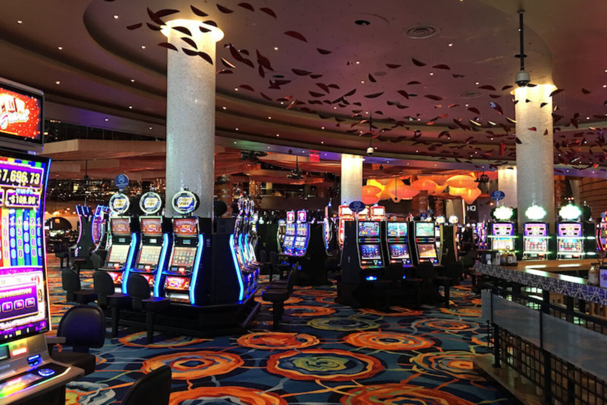 Feel Vegas / Sello